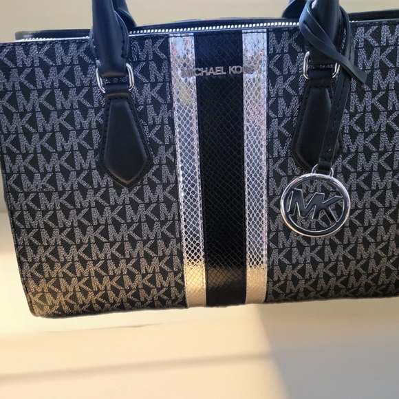 Michael Kors Black and Gold Women's Bag - Picture 5 of 5